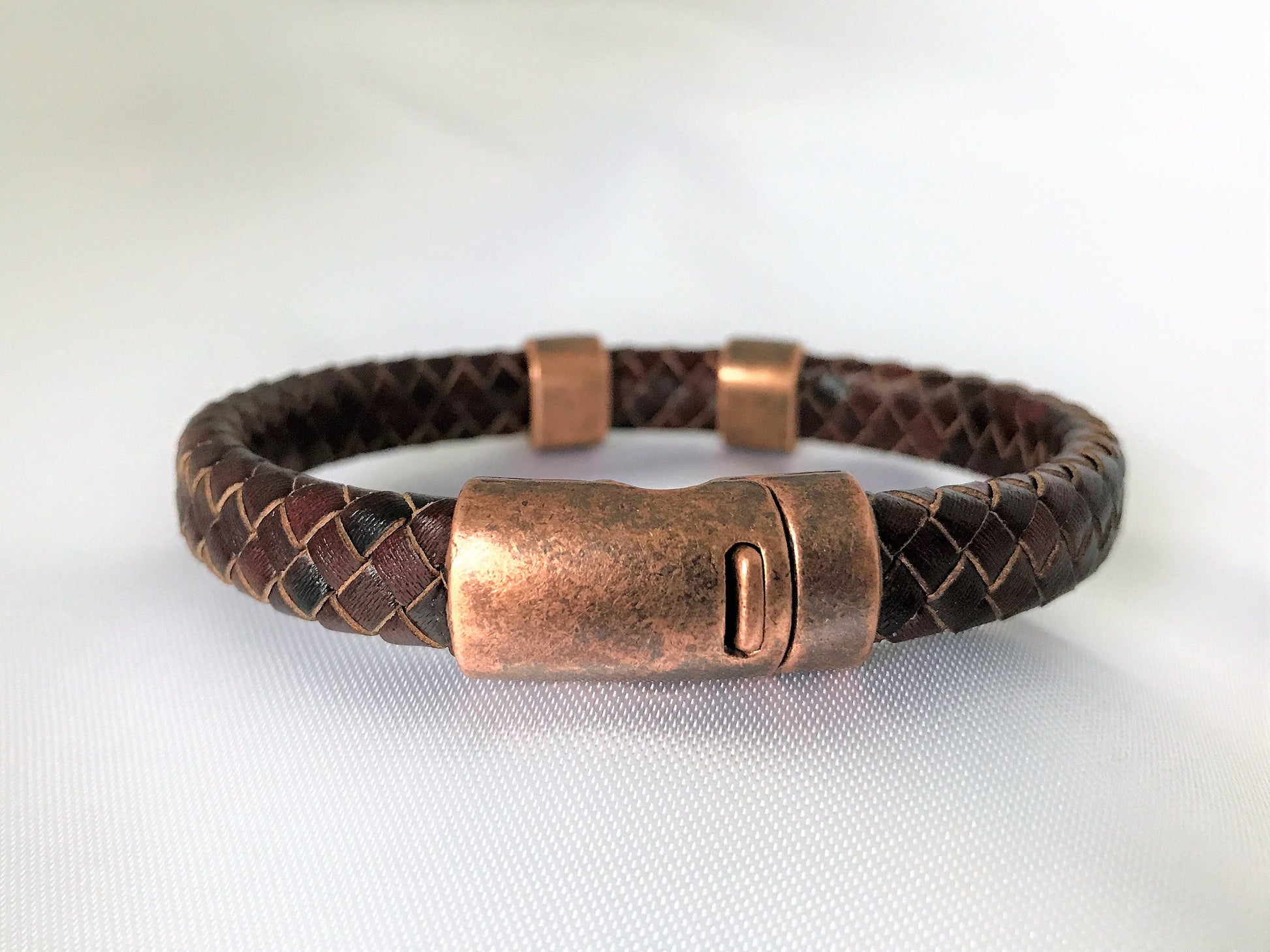 Close up look of the locked magnetic clasp