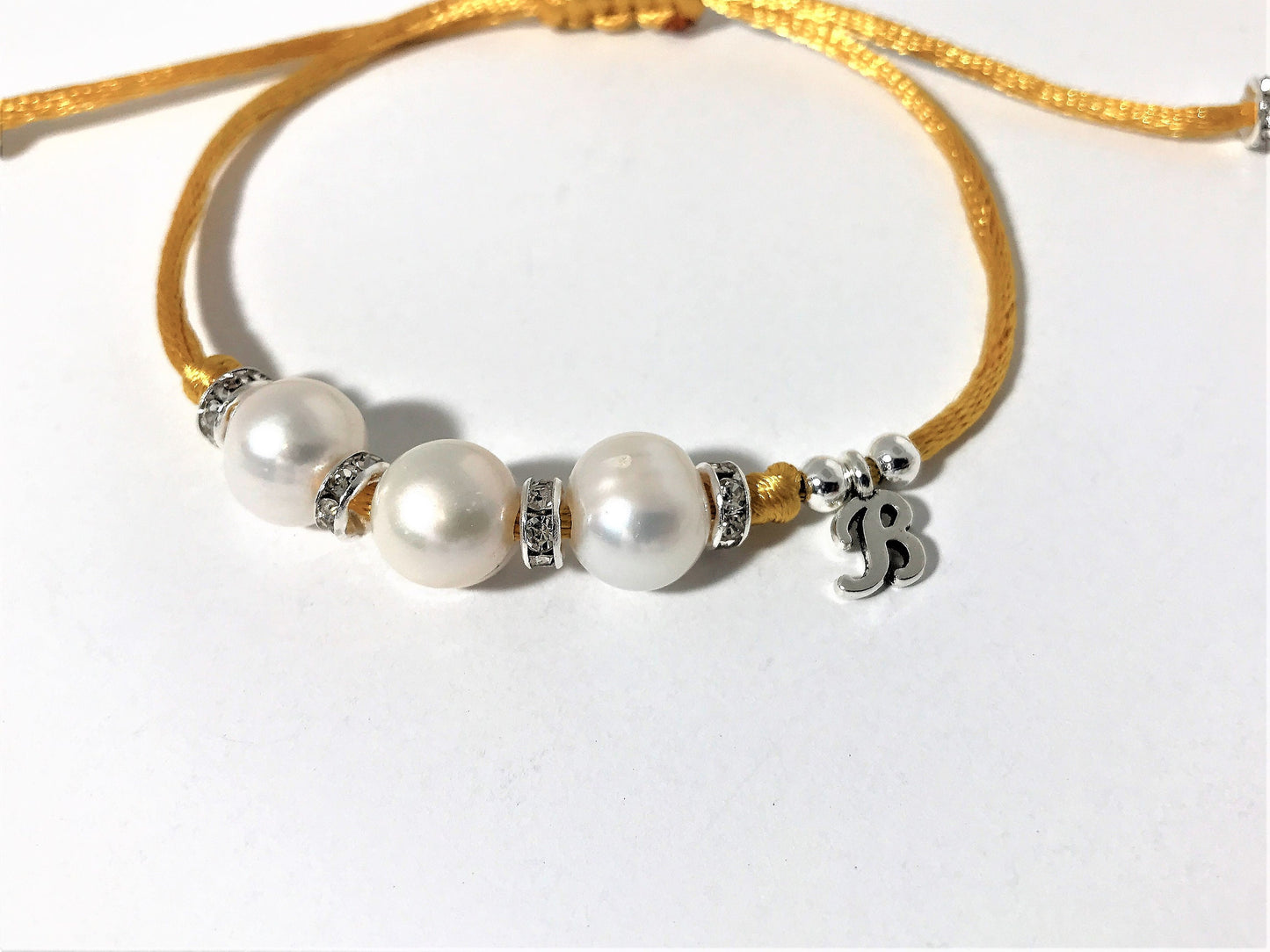 Personalized Freshwater Pearl Bracelet with Initial Charm – Adjustable Bridesmaid Gift for Women