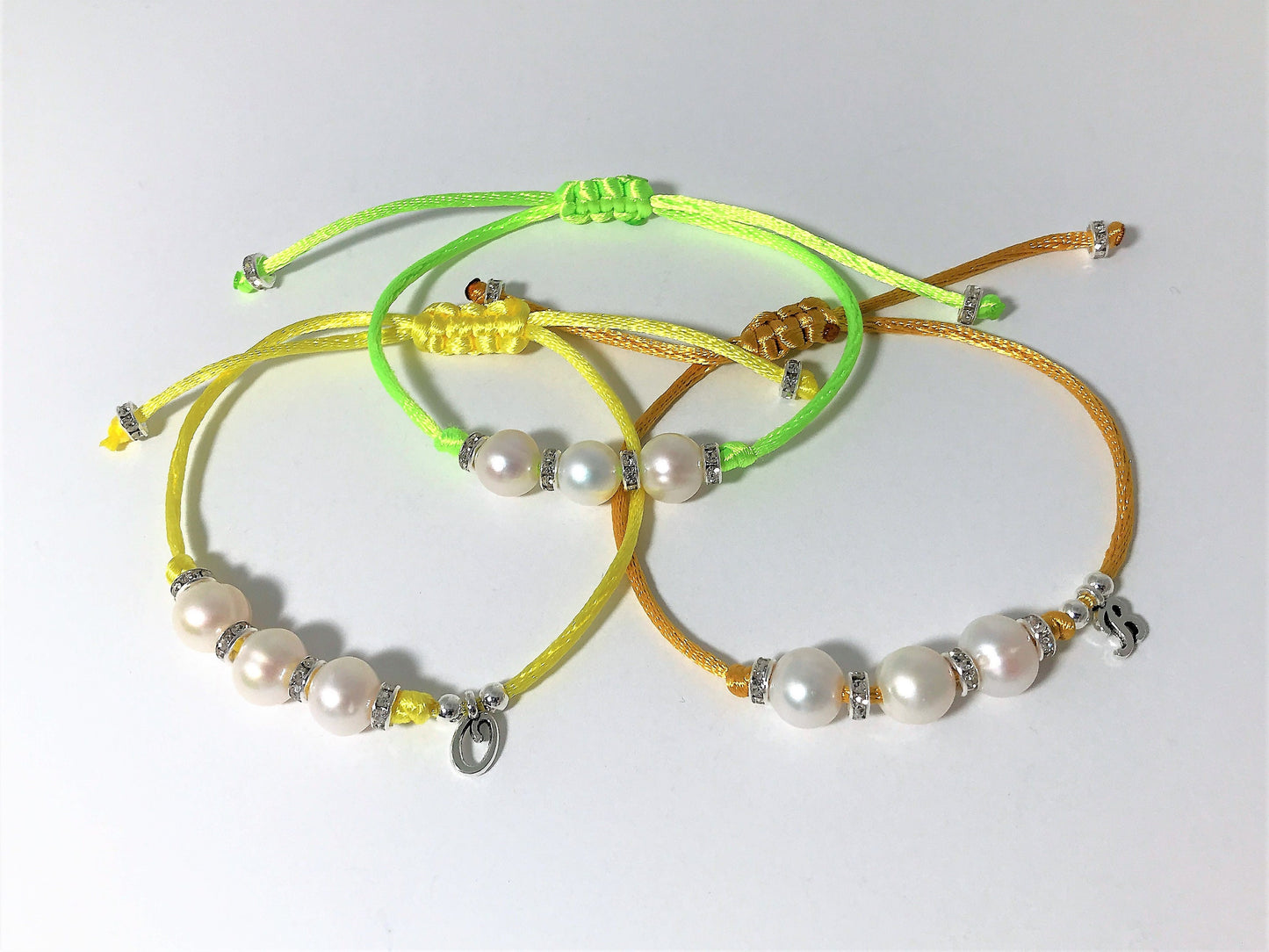 Personalized Freshwater Pearl Bracelet with Initial Charm – Adjustable Bridesmaid Gift for Women